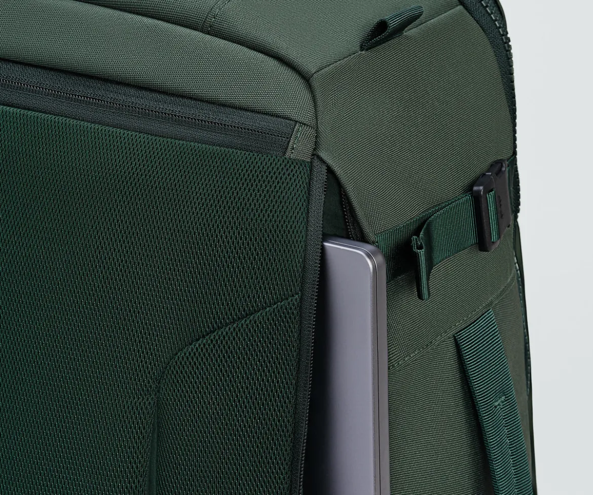 Active Convertible Backpack 45L in Forest Green