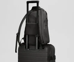 Active Daypack 20L in Jet Black