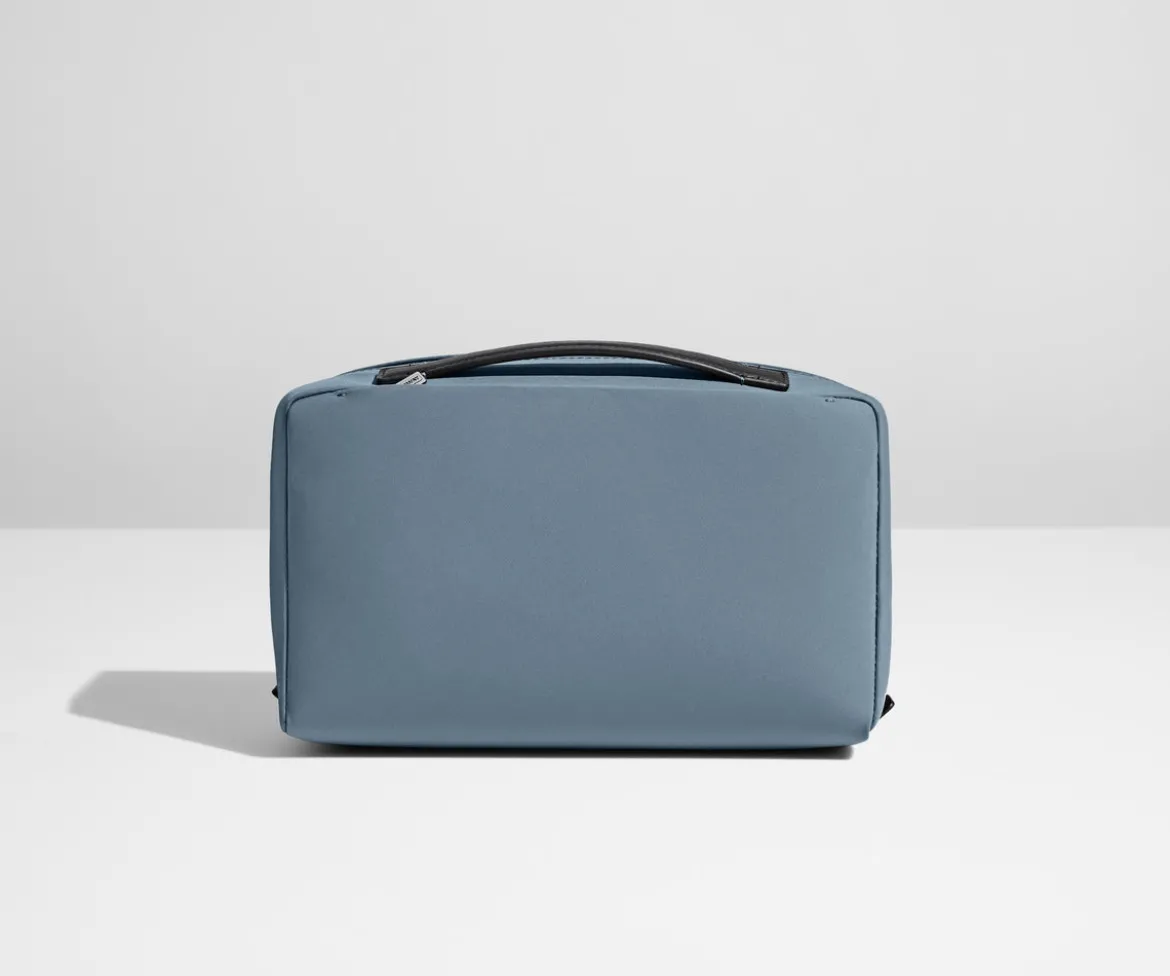 The Large Toiletry Bag in Coast Blue