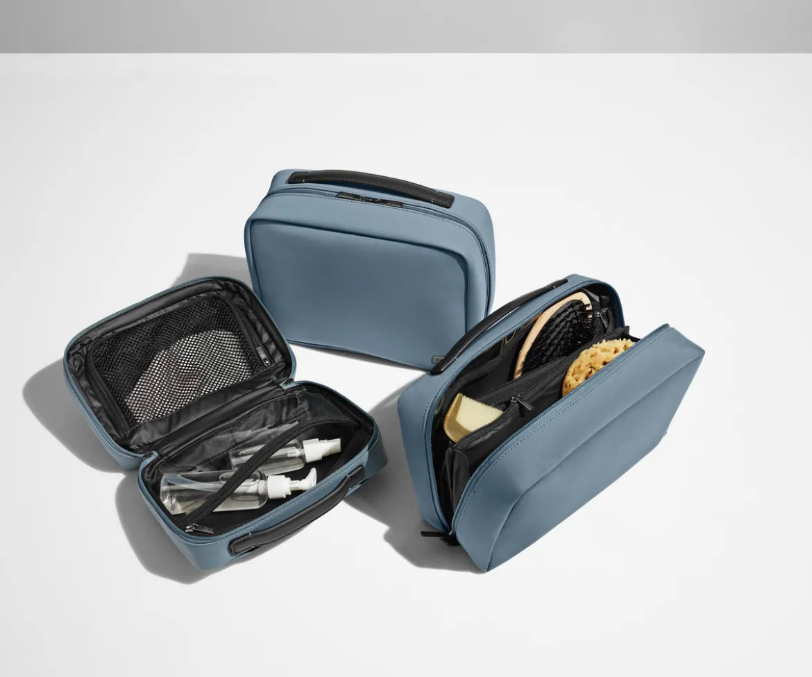 The Large Toiletry Bag in Coast Blue